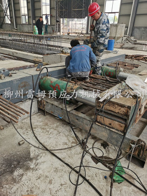 2020年5月22日,山东省济南市平阴县桥梁施工项目部,采用了我公司CZB2&times;2-600智能张拉系统、穿心液压式千斤顶。
